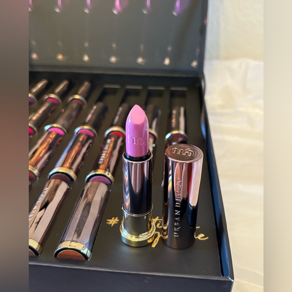 *New* Urban Decay VICE Lipstick -Bittersweet